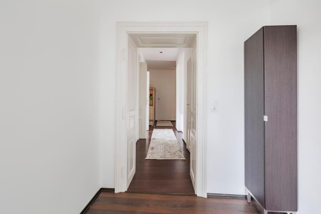 Charming Spacious Apartment فيينا المظهر الخارجي الصورة